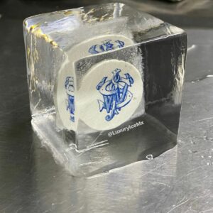 Cubo de Hielo con Moneda de Chocolate